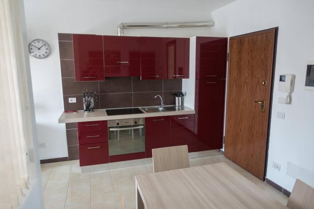 Apartment Victoria, Cozy Studio Flat Near Leonardo Academy Sesto Calende Exterior photo